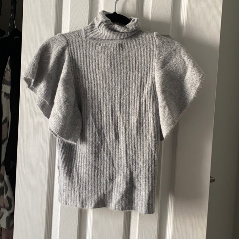 Cropped turtleneck fitted top!